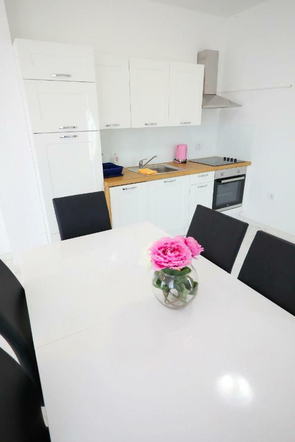 Apartmani Vlado Mitar Sukošan Екстериор снимка