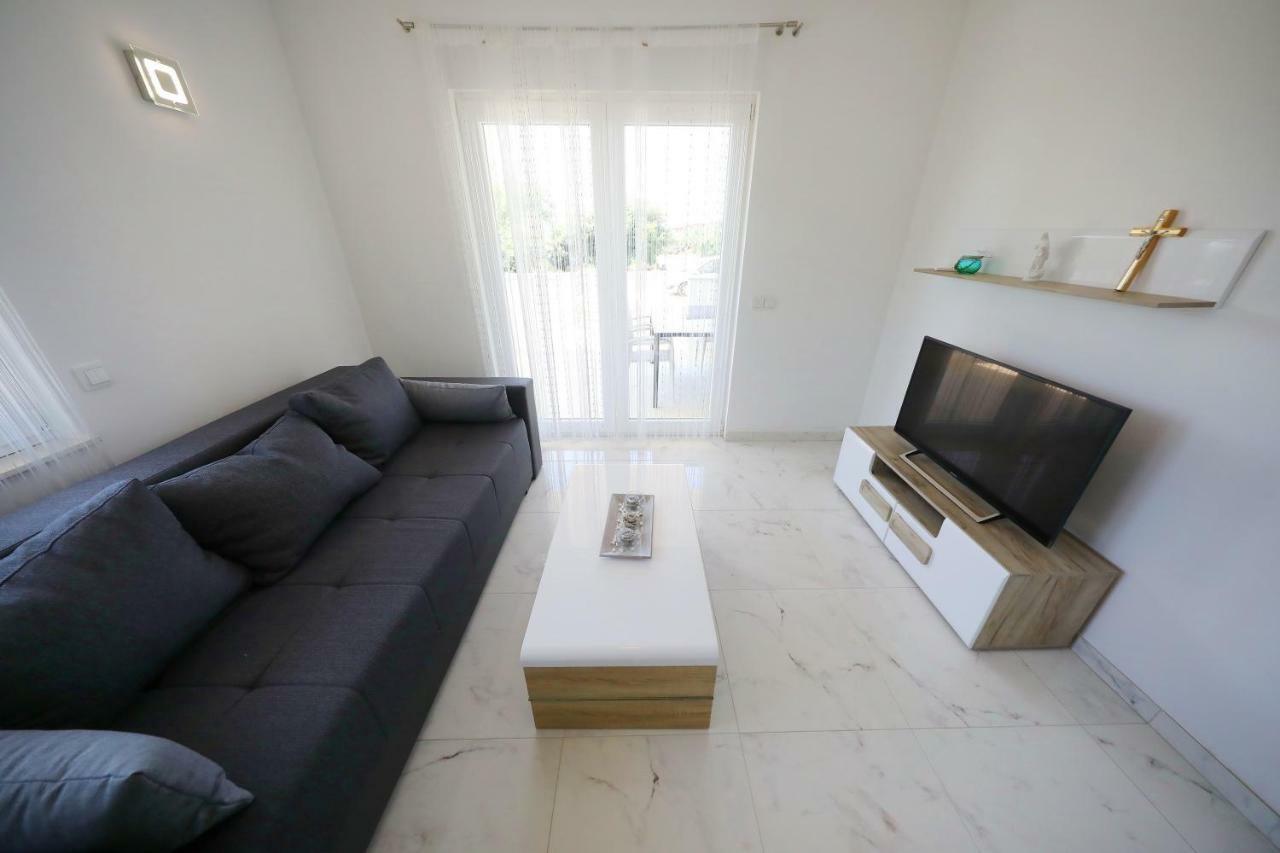 Apartmani Vlado Mitar Sukošan Екстериор снимка