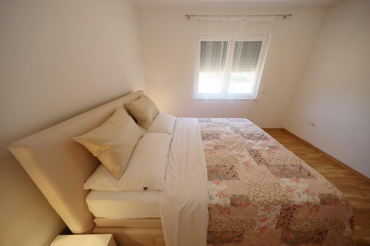 Apartmani Vlado Mitar Sukošan Екстериор снимка