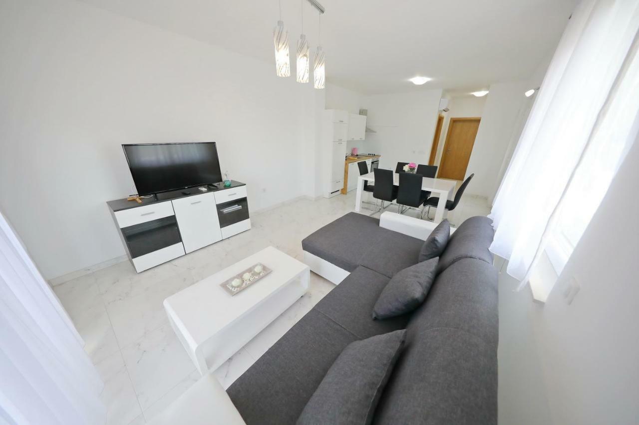 Apartmani Vlado Mitar Sukošan Екстериор снимка
