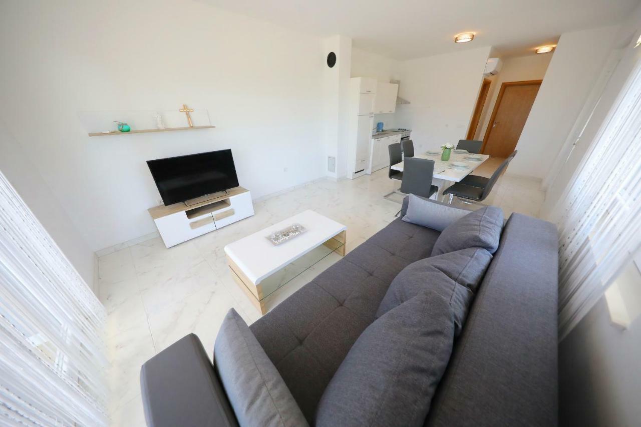 Apartmani Vlado Mitar Sukošan Екстериор снимка