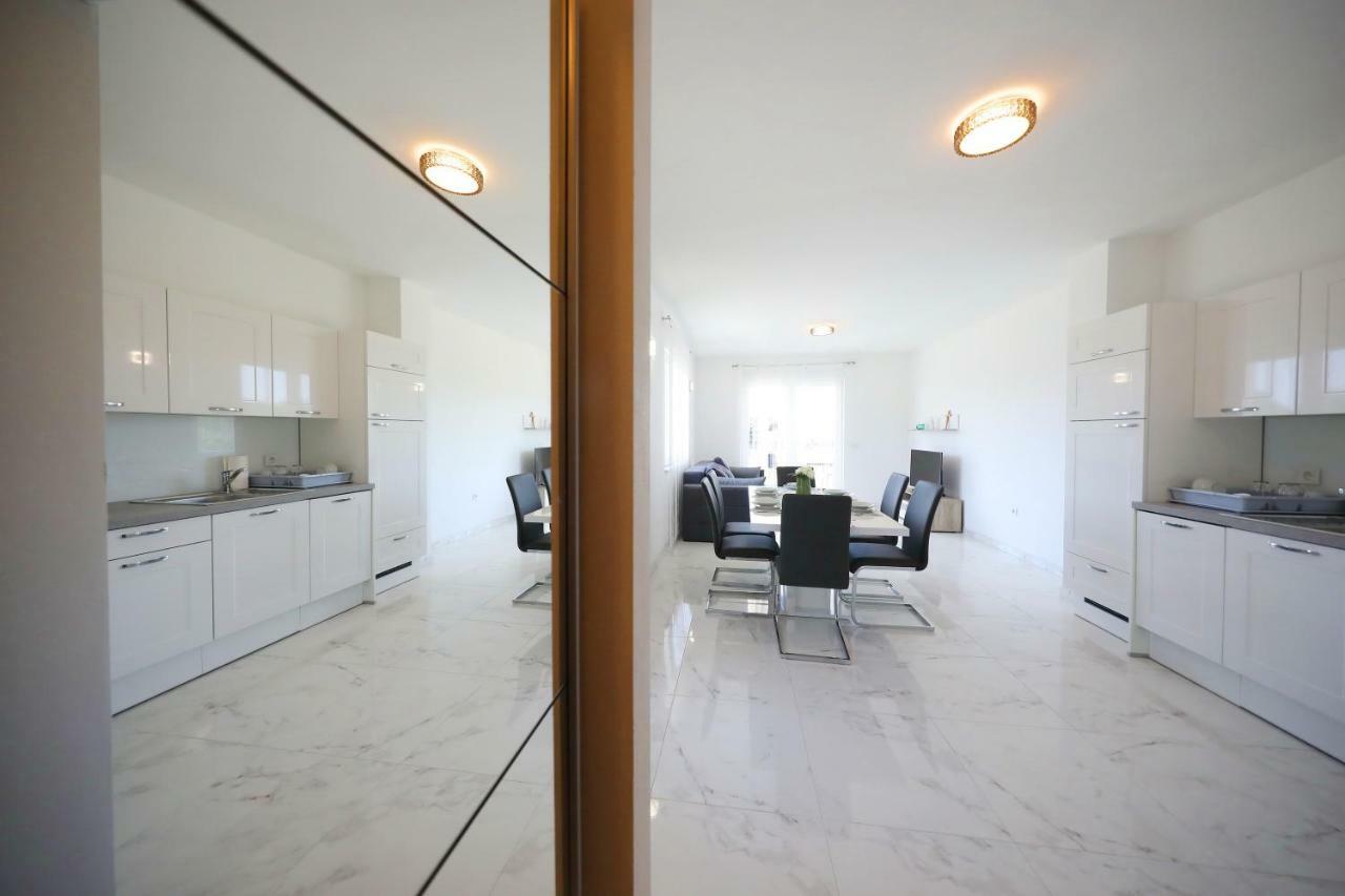 Apartmani Vlado Mitar Sukošan Екстериор снимка