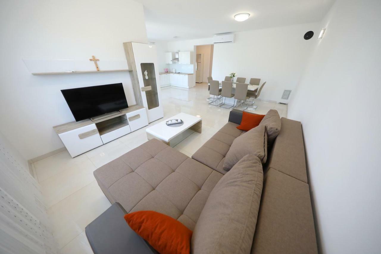 Apartmani Vlado Mitar Sukošan Екстериор снимка