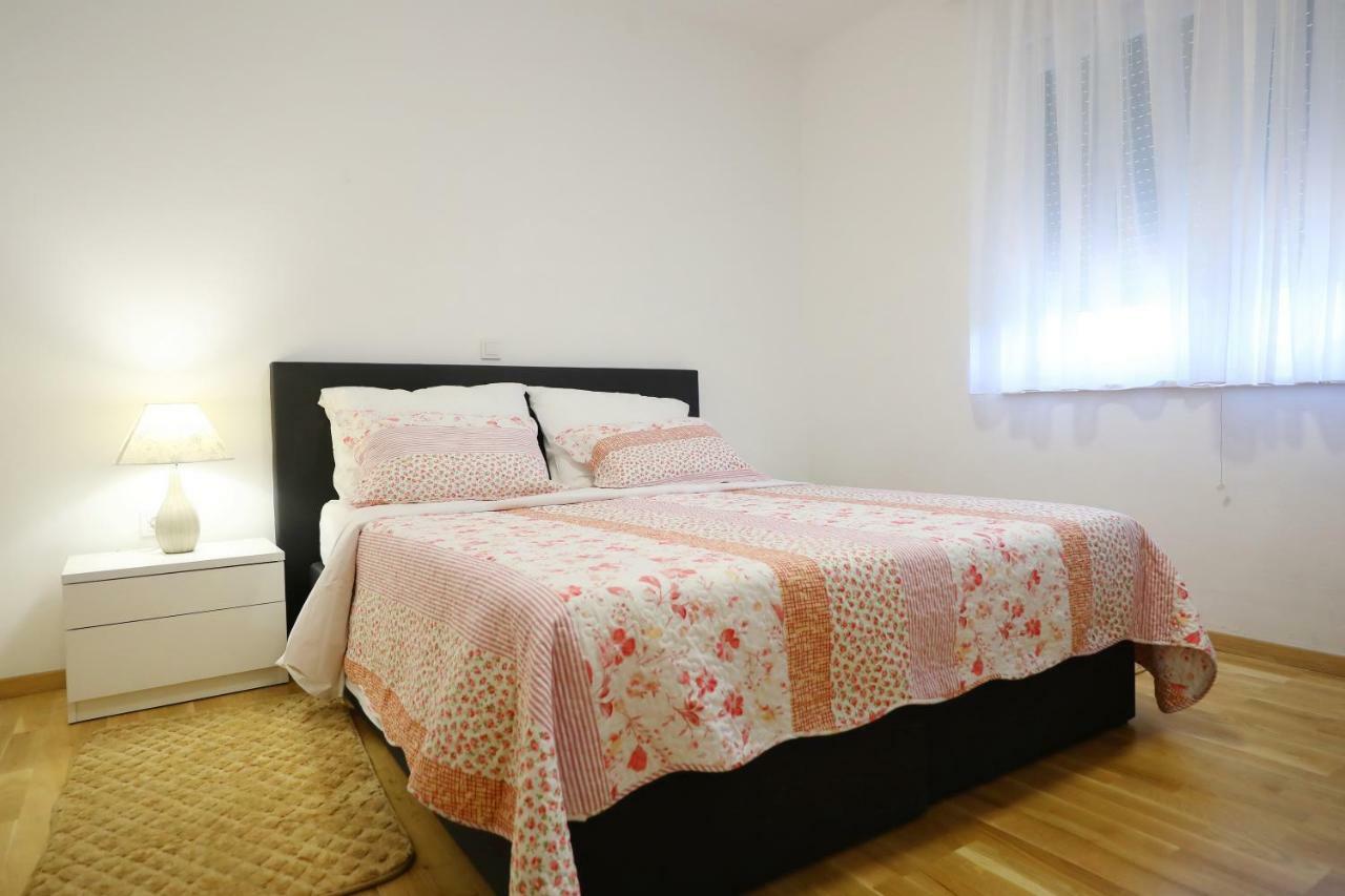Apartmani Vlado Mitar Sukošan Екстериор снимка