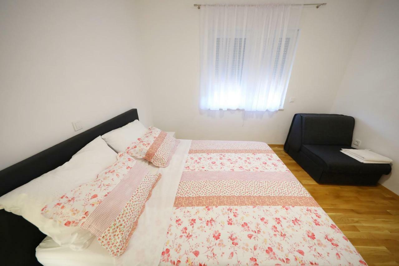 Apartmani Vlado Mitar Sukošan Екстериор снимка
