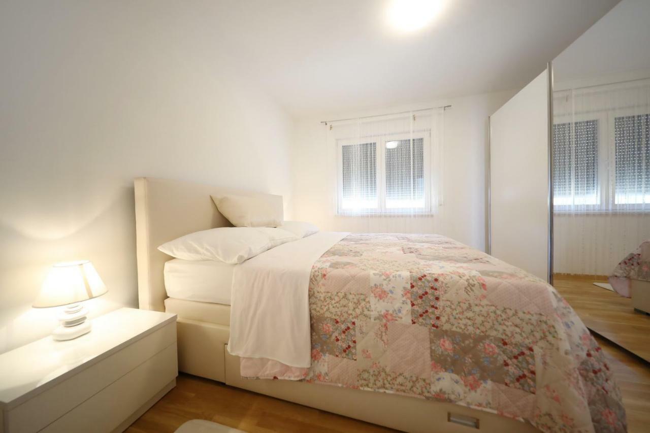 Apartmani Vlado Mitar Sukošan Екстериор снимка